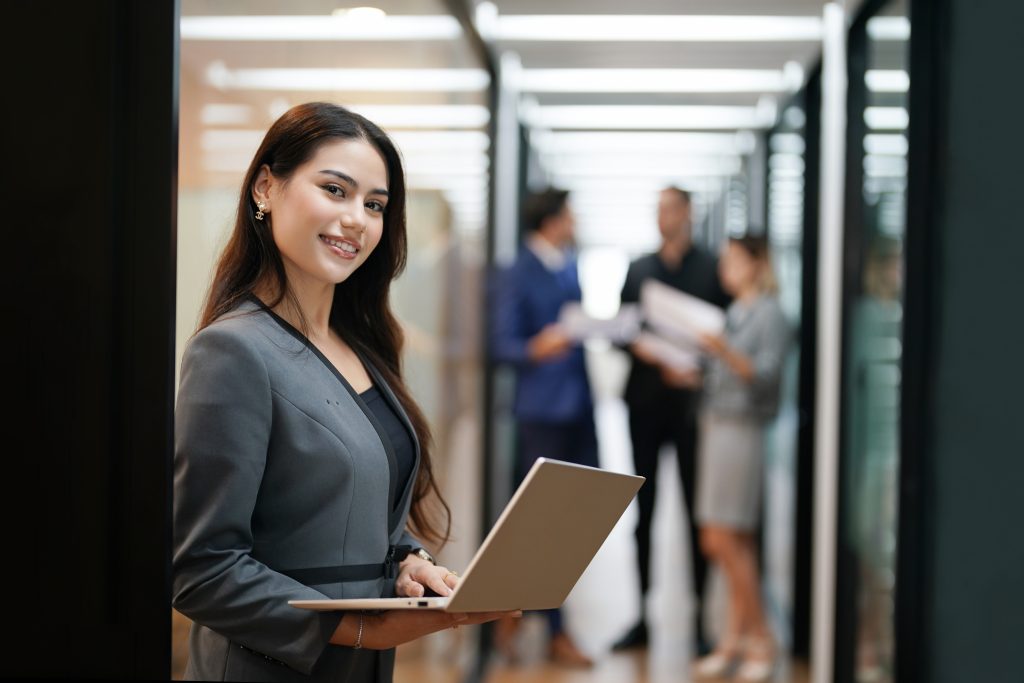 S poslovnim imenikom si oglejta vsa lokalna podjetja